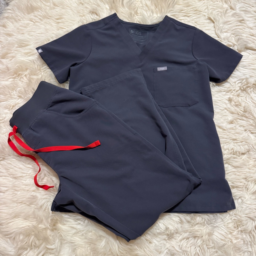 Women’s Figs XS & XS Petite SET in Charcoal